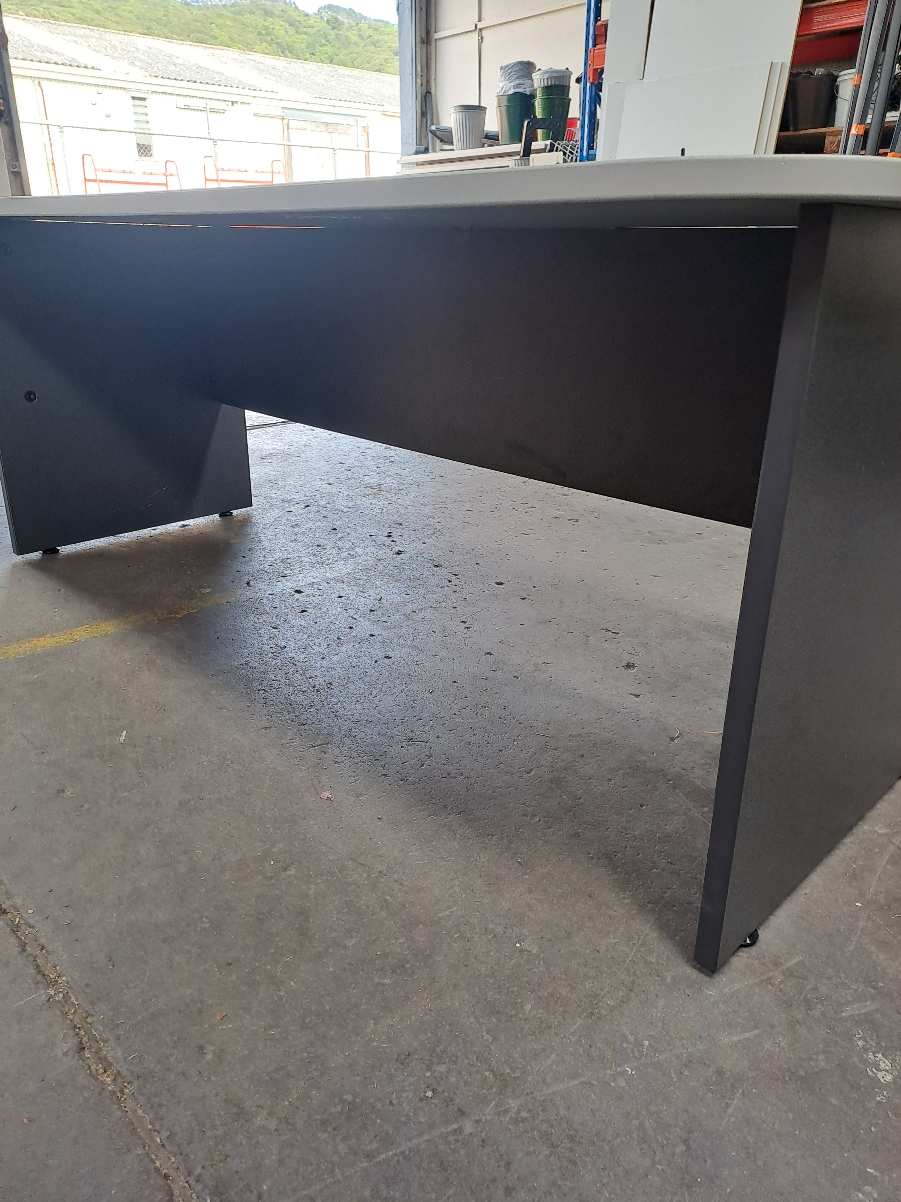 Straight Desk-Gray