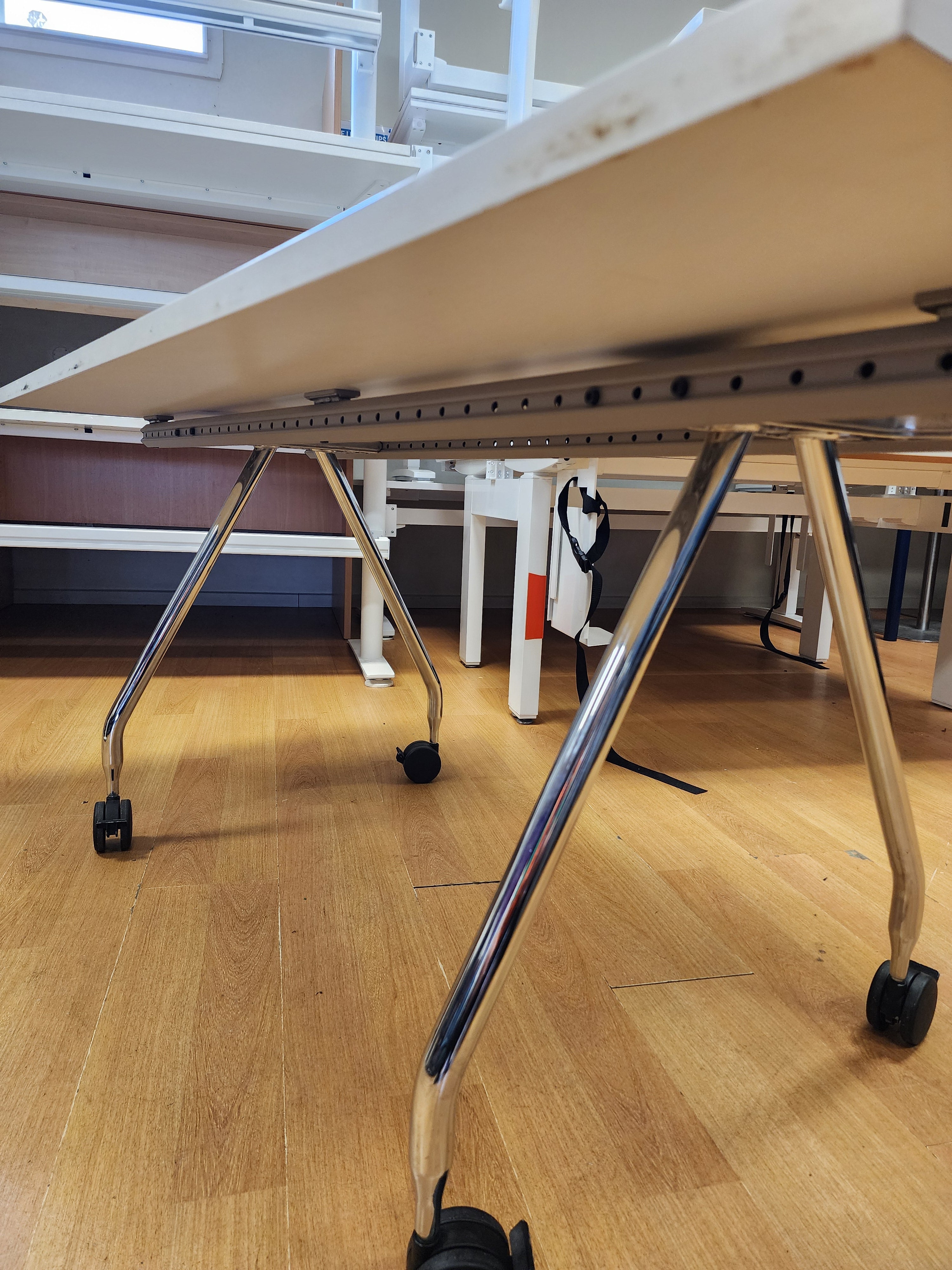 Straight Desk-On Wheels