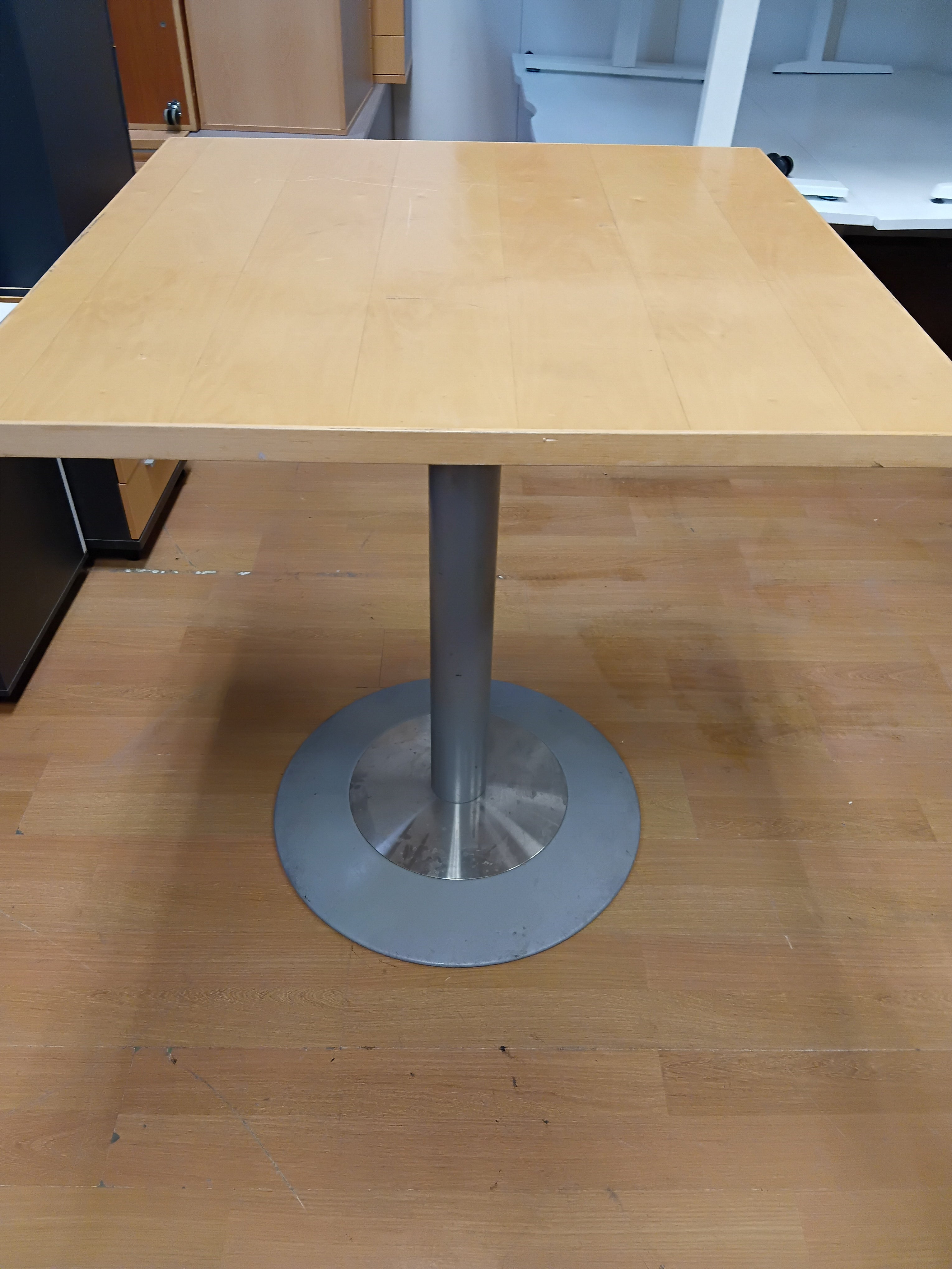 High Table-Single Leg