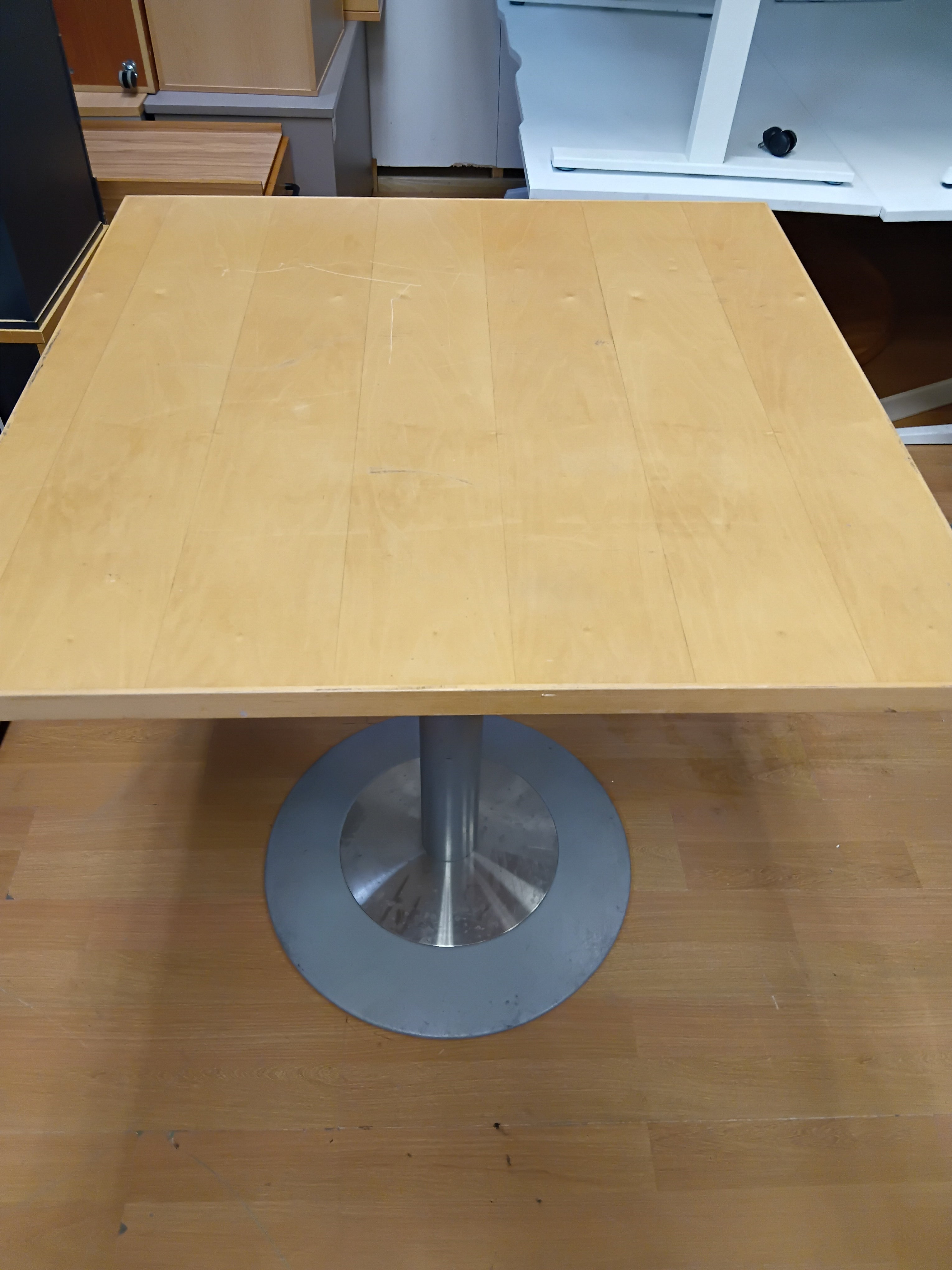 High Table-Single Leg