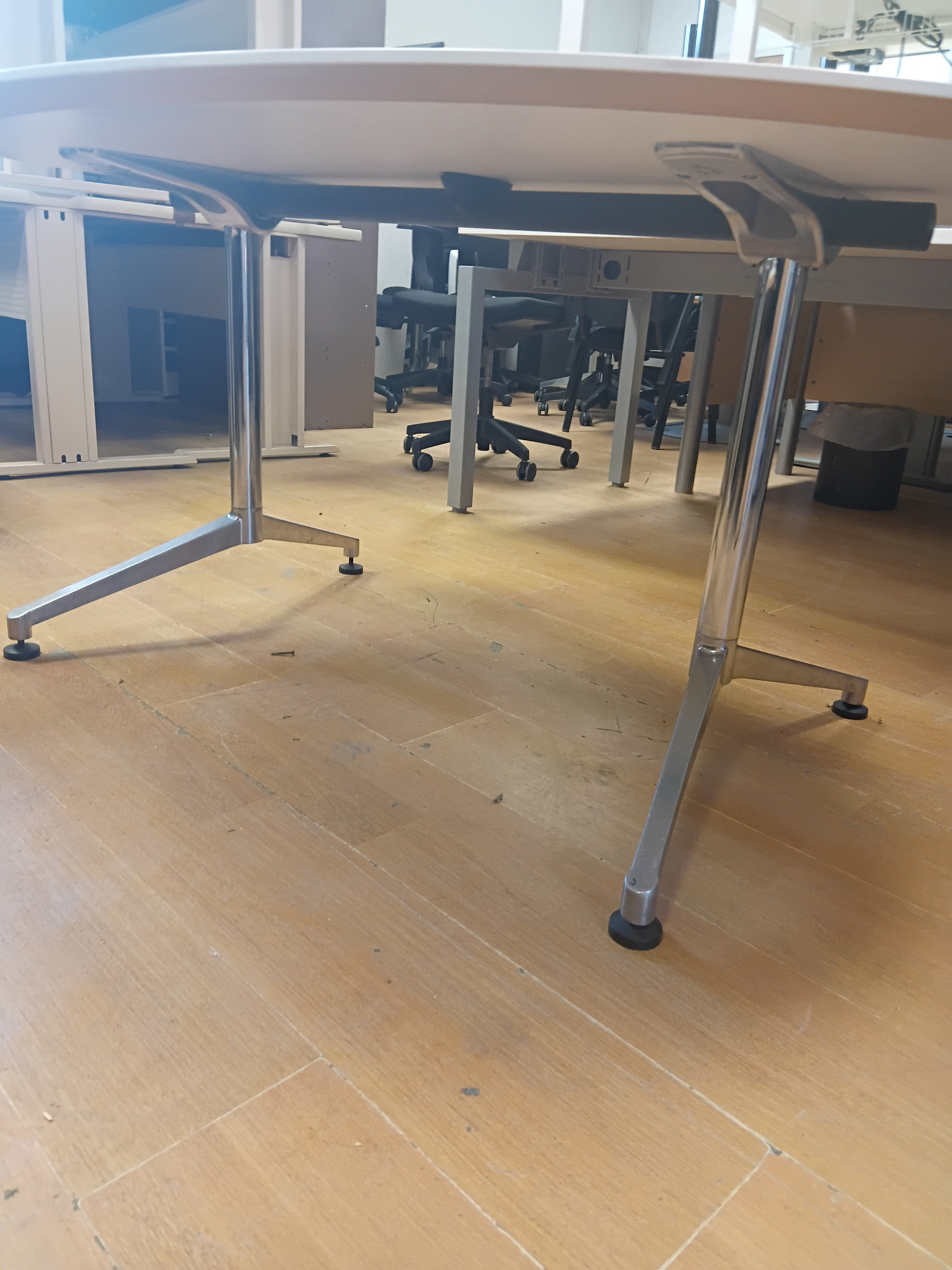 Oval Table=White